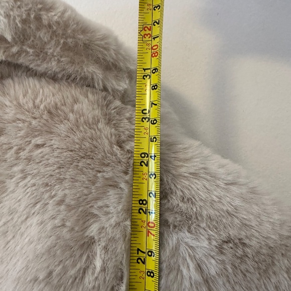 Steve Madden Snow Faux-Fur Teddy Coat in Beige | Size Small - Picture 10 of 10